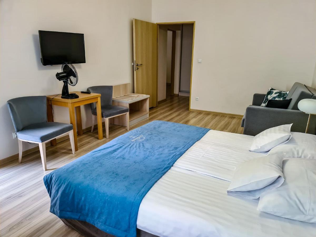 Antoninska Hotel & Apartamenty Leszno  Exterior photo
