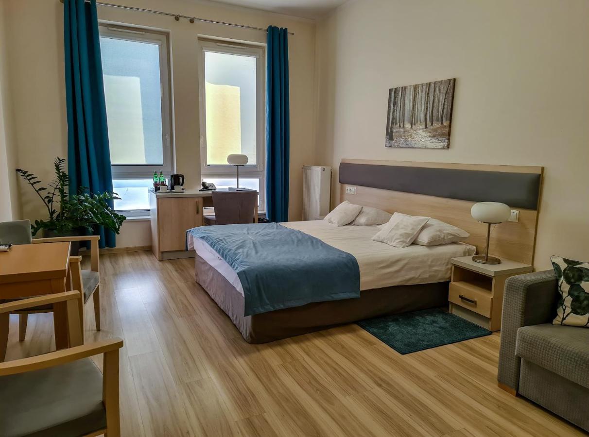Antoninska Hotel & Apartamenty Leszno  Exterior photo